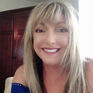 Meet your Posher, Dee